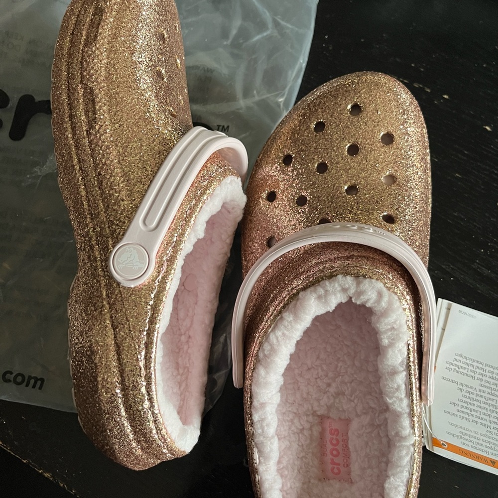 CROCS gold glitter with pink fuzzy lining Kids size 5 brand new with tags